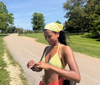 Simone Ashley OnlyFans Leaked Free Thumbnail Picture - #Zt7V1niig8