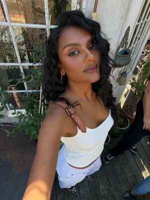 Simone Ashley OnlyFans Leaked Free Thumbnail Picture - #guZalEojgk