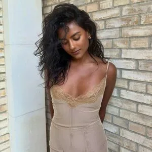 Simone Ashley OnlyFans Leaked Free Thumbnail Picture - #iFaiOX25IO