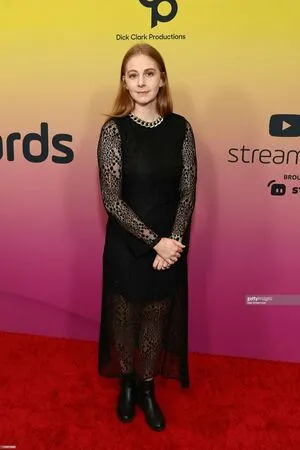 Simone Giertz OnlyFans Leaked Free Thumbnail Picture - #5h16M4tsSg