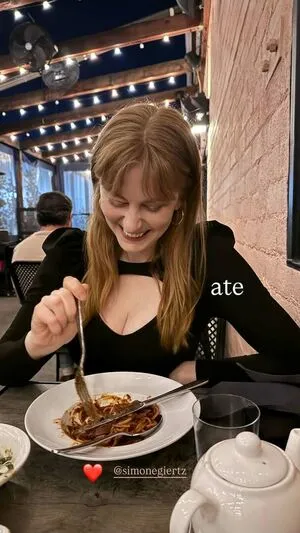 Simone Giertz OnlyFans Leaked Free Thumbnail Picture - #CT59vJPiCW