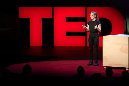 Simone Giertz OnlyFans Leaked Free Thumbnail Picture - #FA21ToIyri