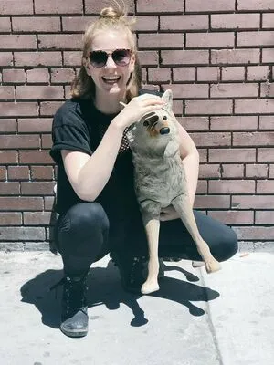 Simone Giertz OnlyFans Leaked Free Thumbnail Picture - #IkbronE4ol