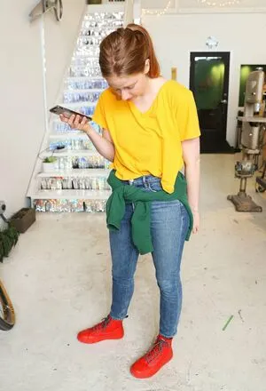 Simone Giertz OnlyFans Leaked Free Thumbnail Picture - #JB9hpiEAs0