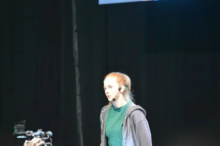 Simone Giertz OnlyFans Leaked Free Thumbnail Picture - #XwGbeQj4a1