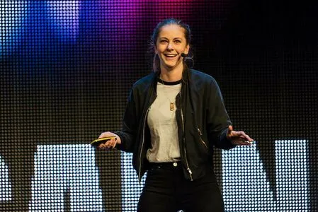 Simone Giertz OnlyFans Leaked Free Thumbnail Picture - #YfNlnPon4b