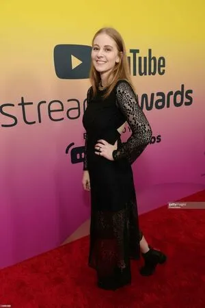 Simone Giertz OnlyFans Leaked Free Thumbnail Picture - #cBClhZ1Yvp