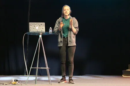 Simone Giertz OnlyFans Leaked Free Thumbnail Picture - #eltPJ7rfxJ