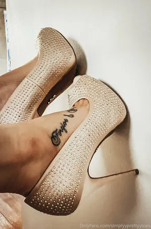 Simplyyprettyytoes OnlyFans Leaked Free Thumbnail Picture - #SMY806c3Hk