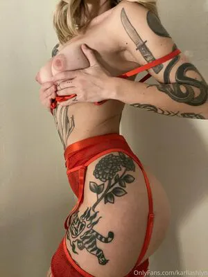 Simpwhisperer OnlyFans Leaked Free Thumbnail Picture - #2llprKaEva