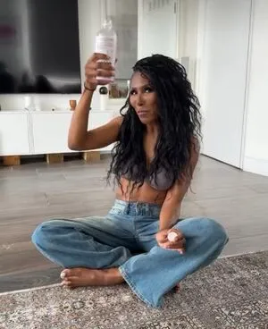 Sinitta OnlyFans Leaked Free Thumbnail Picture - #MxPiTYl384