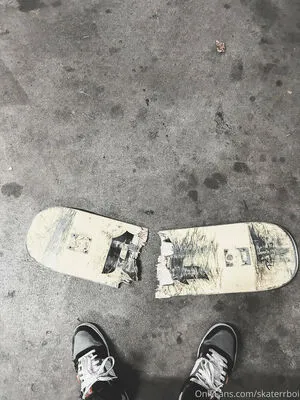 Skaterrboi OnlyFans Leaked Free Thumbnail Picture - #0ScIF5DfVl