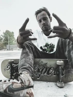 Skaterrboi OnlyFans Leaked Free Thumbnail Picture - #AgQibmwMRs