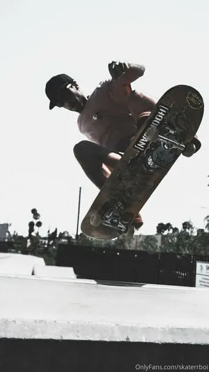 Skaterrboi OnlyFans Leaked Free Thumbnail Picture - #DKFQvfDkEp