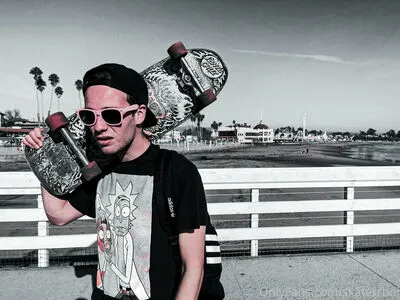 Skaterrboi OnlyFans Leaked Free Thumbnail Picture - #Y7ATNymN69