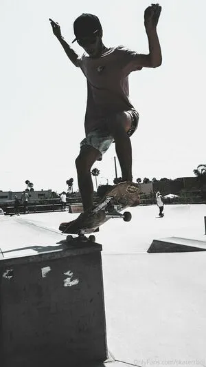 Skaterrboi OnlyFans Leaked Free Thumbnail Picture - #pmmThRnJGx