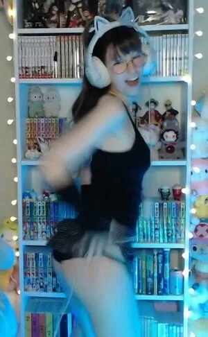 Skymi Chan OnlyFans Leaked Free Thumbnail Picture - #4LGxD8aAA8