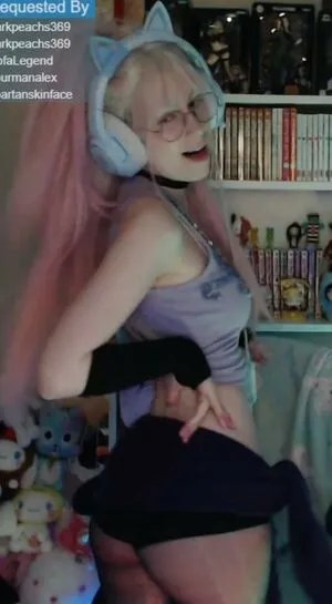 Skymi Chan OnlyFans Leaked Free Thumbnail Picture - #WCPdaHECKD