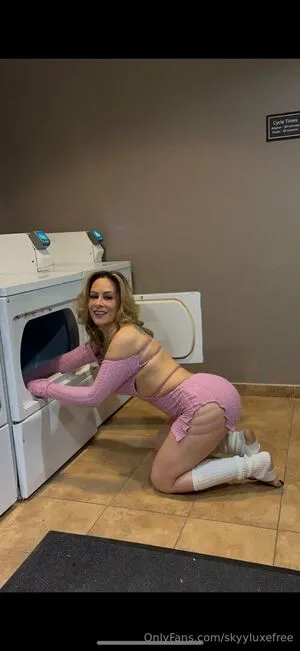 Skyyluxefree OnlyFans Leaked Free Thumbnail Picture - #406aNkCSyU