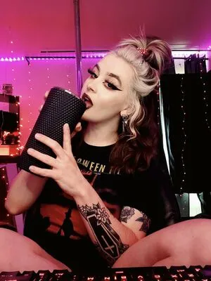 Slashleyreacts OnlyFans Leaked Free Thumbnail Picture - #R8Ixdg4SsV