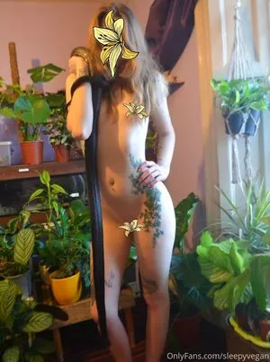 sleepyvegan OnlyFans Leaked Free Thumbnail Picture - #m6ly90nftV