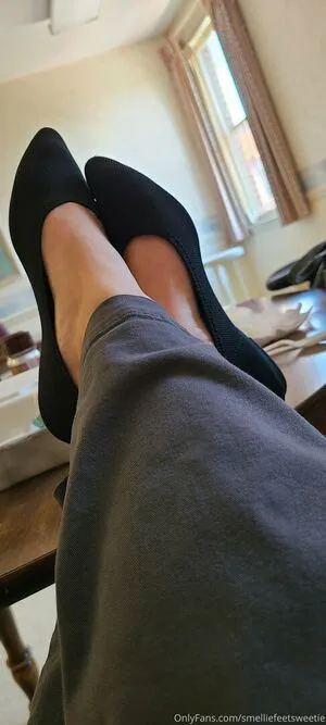 Smelliefeetsweetie OnlyFans Leaked Free Thumbnail Picture - #b88R6cwjCc