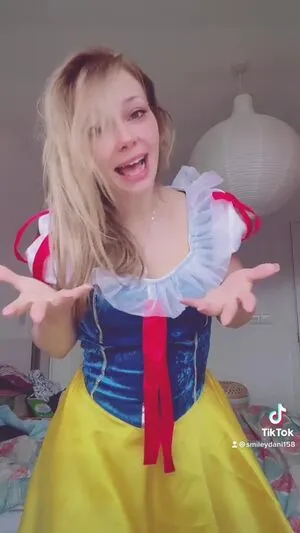 Smileydani158 OnlyFans Leaked Free Thumbnail Picture - #E2bcsinwNy