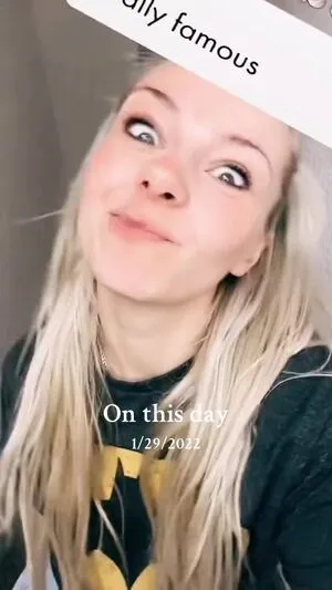 Smileydani158 OnlyFans Leaked Free Thumbnail Picture - #d7xqjy80CO