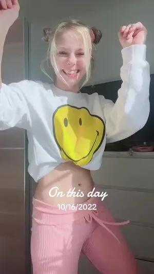 Smileydani158 OnlyFans Leaked Free Thumbnail Picture - #xyG1ttGHmm