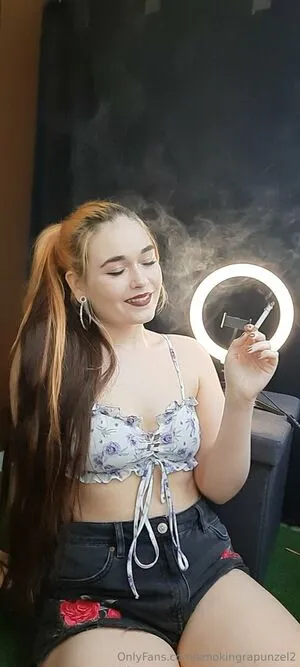 Smokingrapunzel2 OnlyFans Leaked Free Thumbnail Picture - #HtRDIDW3ME