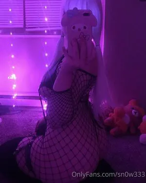 Sn0w333 OnlyFans Leaked Free Thumbnail Picture - #4dDANeJ4q1