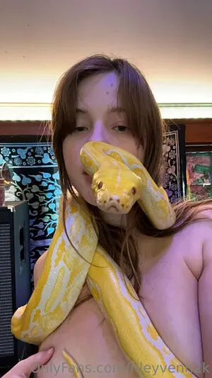 Snaakecharmerr OnlyFans Leaked Free Thumbnail Picture - #SPvyL7Ofaw