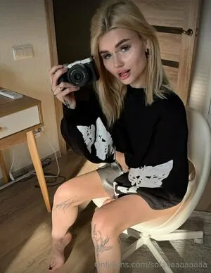 Sofaaaaaaaaaa OnlyFans Leaked Free Thumbnail Picture - #7191E2L2n2