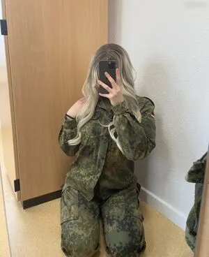 Soldatin Leonie OnlyFans Leaked Free Thumbnail Picture - #HnNtBWlmmb