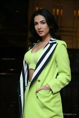 Sonal Chauhan OnlyFans Leaked Free Thumbnail Picture - #bJCwFwXXM4