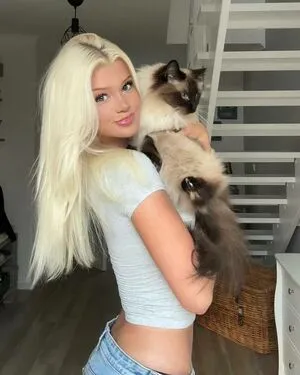 Sophie Charlott OnlyFans Leaked Free Thumbnail Picture - #65H3gl3d9n