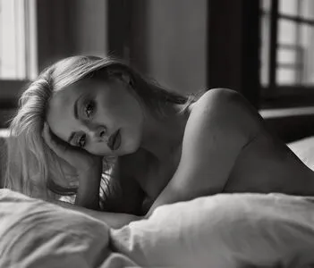 Sophie La Sage OnlyFans Leaked Free Thumbnail Picture - #3L1utlriiv