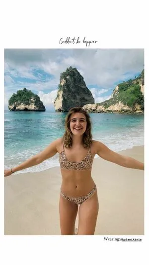 Sophie Nelisse OnlyFans Leaked Free Thumbnail Picture - #R03RABULEm