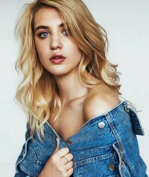 Sophie Nelisse OnlyFans Leaked Free Thumbnail Picture - #TM6kPyaV29