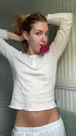 Sophie Nelisse OnlyFans Leaked Free Thumbnail Picture - #lBAn2y7wso