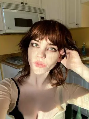 Sophie Thatcher OnlyFans Leaked Free Thumbnail Picture - #1GMktbmCDl