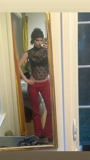 Sophie Thatcher OnlyFans Leaked Free Thumbnail Picture - #RYMydoP65P