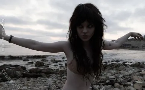 Sophie Thatcher OnlyFans Leaked Free Thumbnail Picture - #WNRIlMC6AB