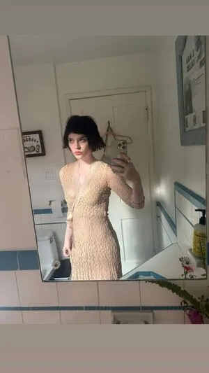 Sophie Thatcher OnlyFans Leaked Free Thumbnail Picture - #lWsiclAtBi