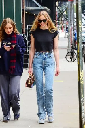 Sophie Turner OnlyFans Leaked Free Thumbnail Picture - #JiyQvZY4un