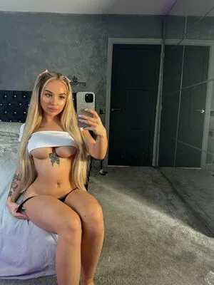 Sophielouise1x OnlyFans Leaked Free Thumbnail Picture - #XhW2akAAE1