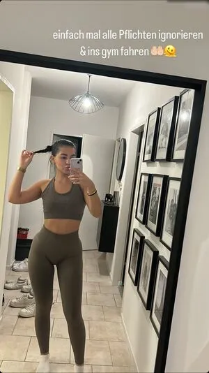 Sophmrie OnlyFans Leaked Free Thumbnail Picture - #bZXab6eaa7
