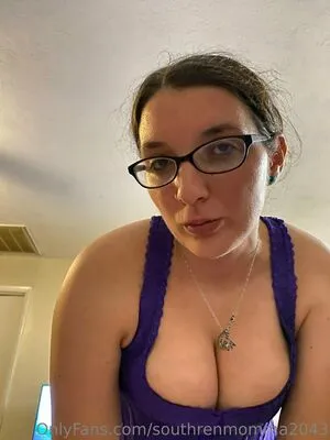 Southrenmomma2043 OnlyFans Leaked Free Thumbnail Picture - #D66aZIdE27