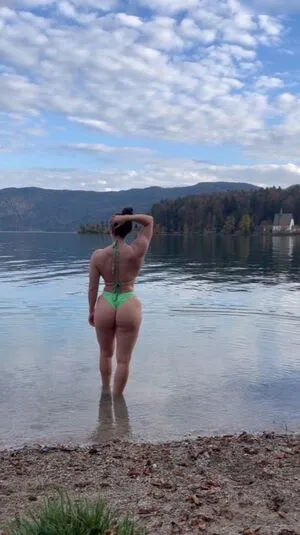 Squatilia OnlyFans Leaked Free Thumbnail Picture - #x3bYI405vi
