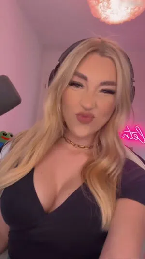 Starletnova OnlyFans Leaked Free Thumbnail Picture - #N7t6D20im3
